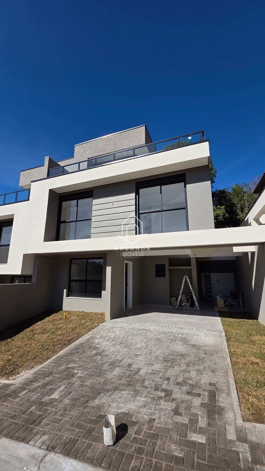 Triplex- 2 quartos - com Ático- 146m²- Abranches
