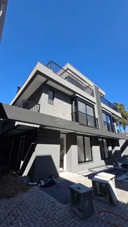 Sobrado Triplex 127M² em Condominio - Abranches - Terraço