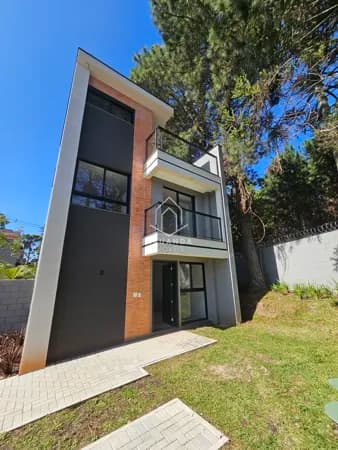 Casa em Condomínio Clube - Triplex - Quintal Privativo