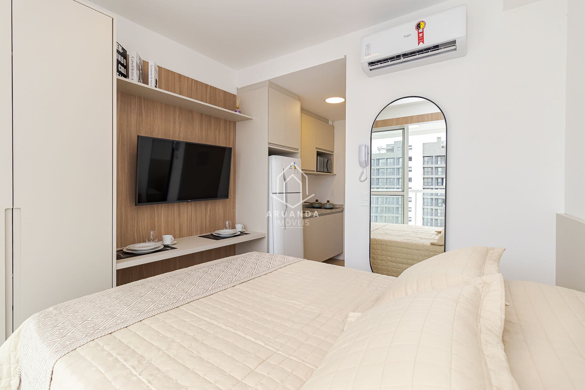 Studio Mobiliado de 19m²- Centro de Curitiba