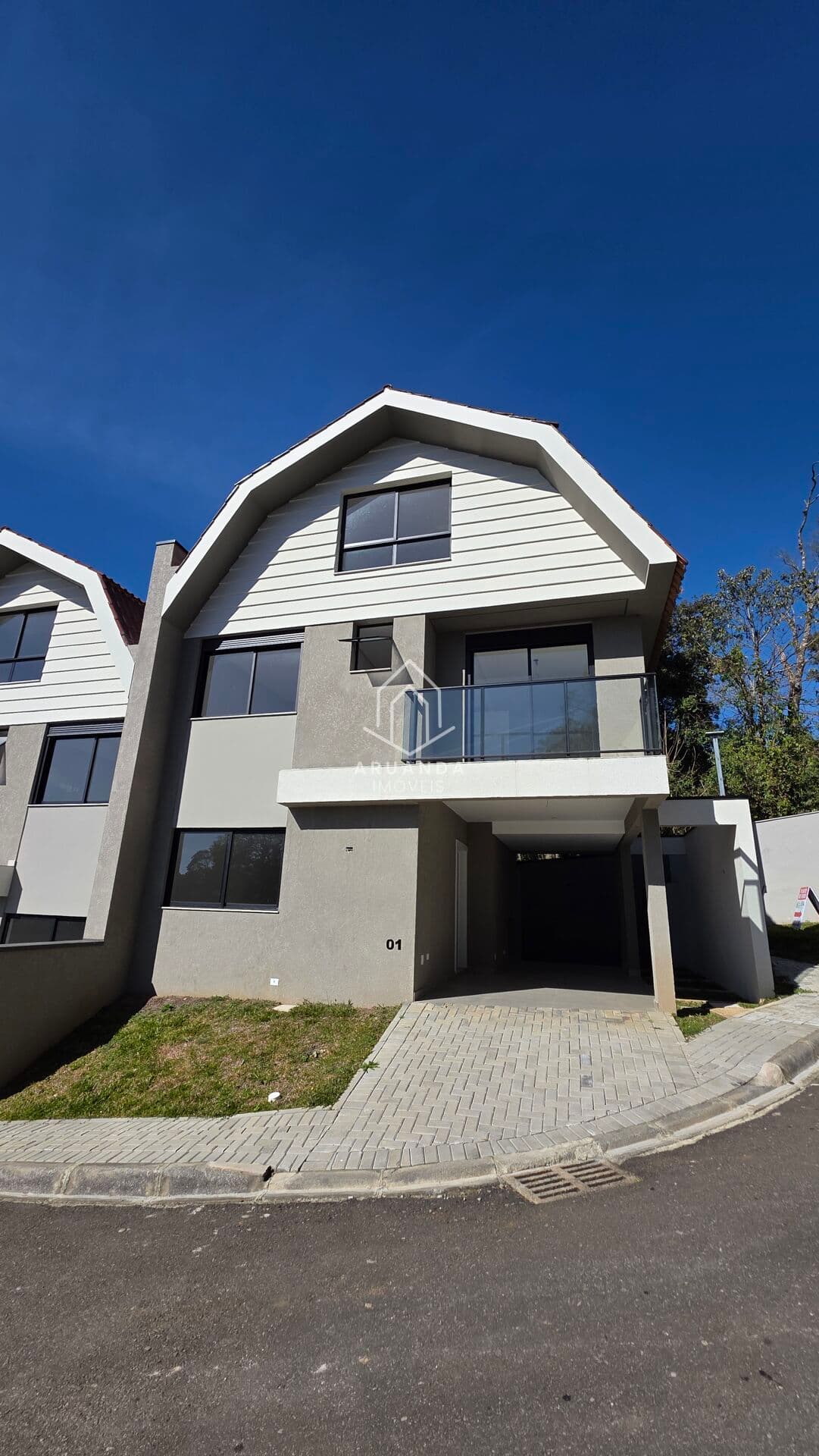 Triplex em condomínio- 146m²- 3 Quartos- Abranches