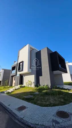 Casa Triplex em Condominio Fechado - 3 Quartos - 2 Suítes