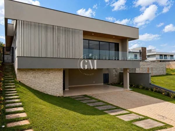Casa com Piscina e Potencial de Valorização no Condomínio Santa Isabel