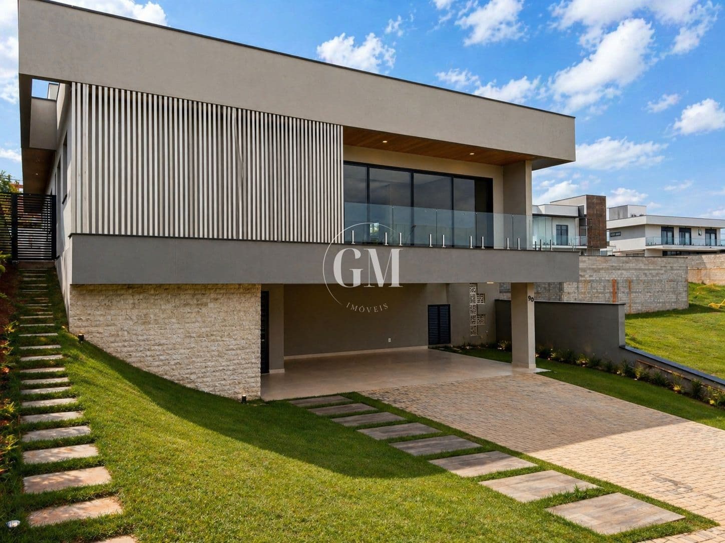 Casa com Piscina e Potencial de Valorização no Condomínio Santa Isabel