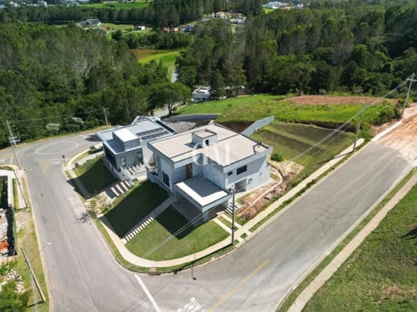 Sobrado Novo à venda no Condomínio Terra do Caxambu