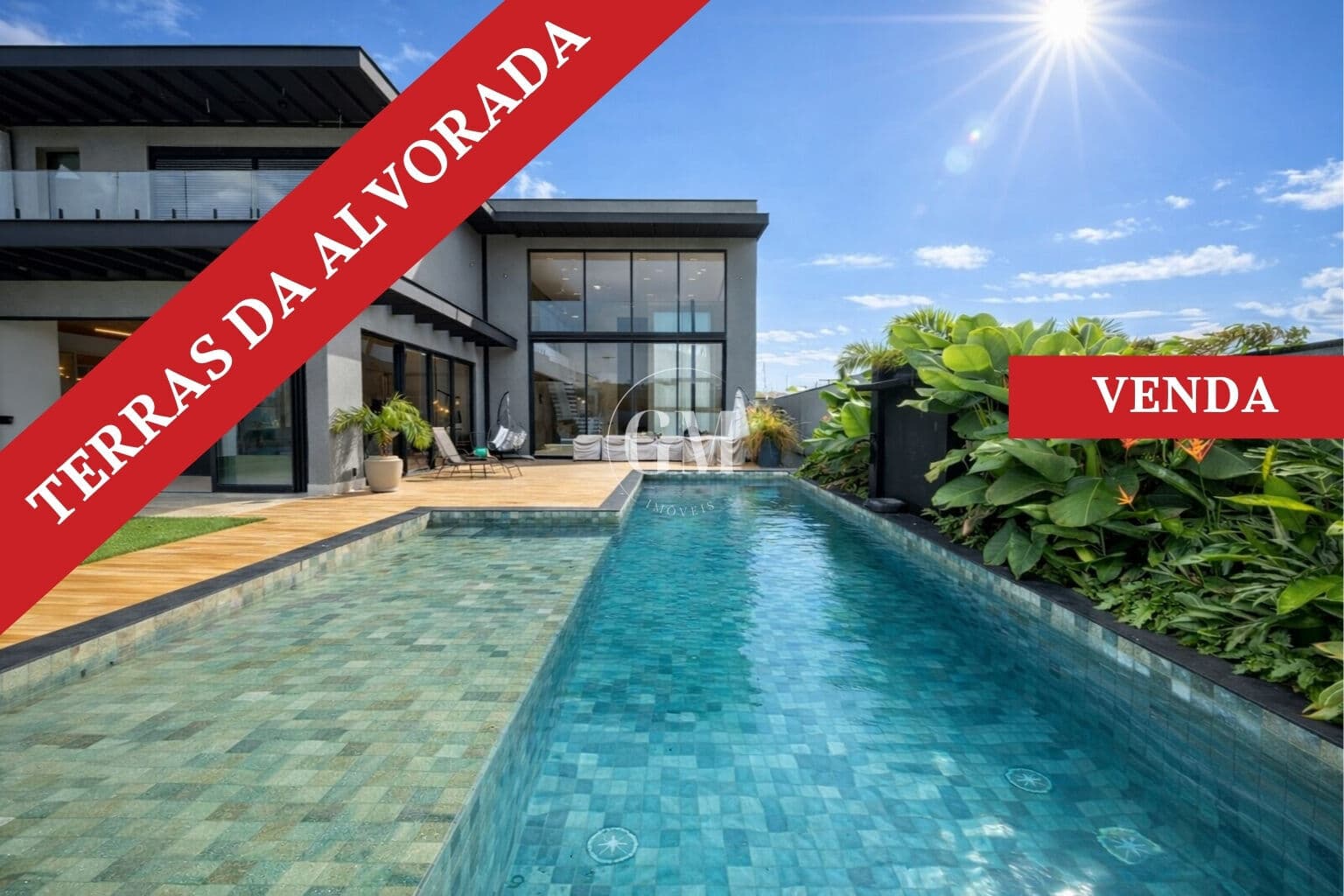 Casa à Venda em Condomínio | 4 Quartos, 3 Suítes, Piscina e Energia Solar