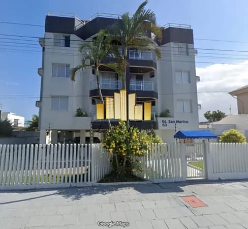 Apartamento Decorado e Semi-Mobiliado: Seu Refúgio a Passos da Praia!