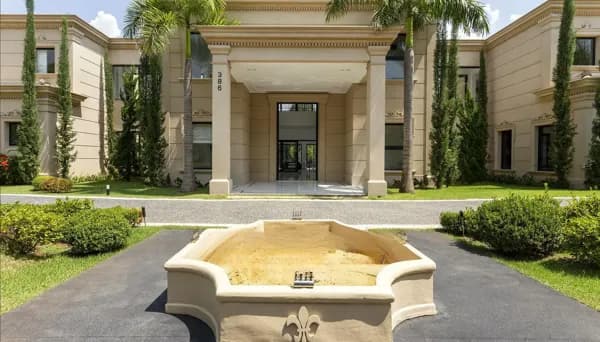 Casa Neo Classica em Condomínio Terras I