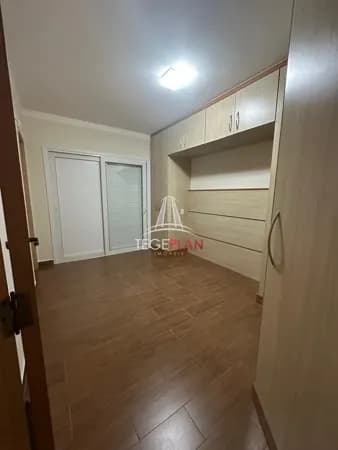 Apartamento à Venda no Centro com 2 Dormitórios (1 Suíte) por apenas R$460 mil.