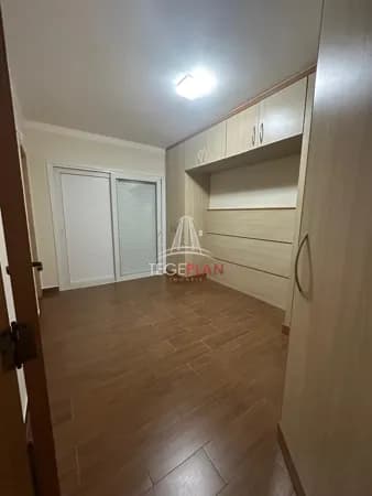 Apartamento à Venda no Centro com 2 Dormitórios (1 Suíte) por apenas R$460 mil.