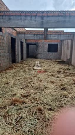 Casa à Venda na Planta com 3 dormitórios no terreno de 200m² por apenas R$300 mil.