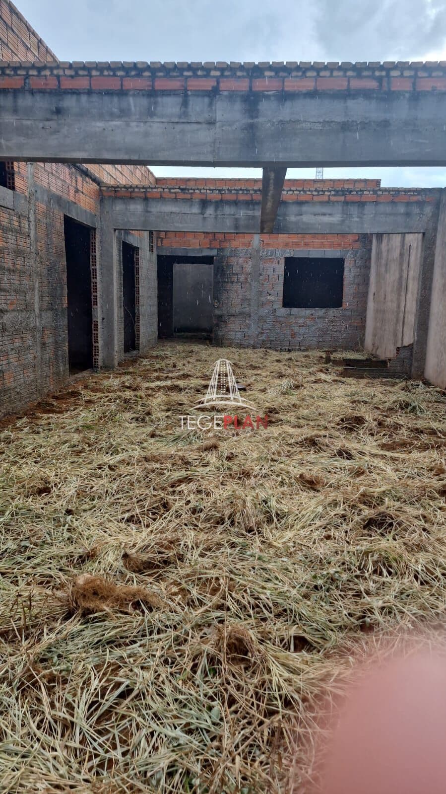 Casa à Venda na Planta com 3 dormitórios no terreno de 200m² por apenas R$300 mil.