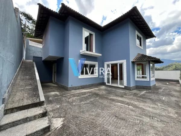 Casa de alto padrão no bairro Prata, Teresópolis-RJ