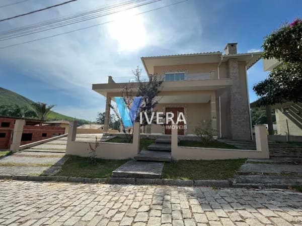 Casa com 4 dormitórios à venda, 250 m² por R$ 999.000,00 - Albuquerque - Teresópolis/RJ