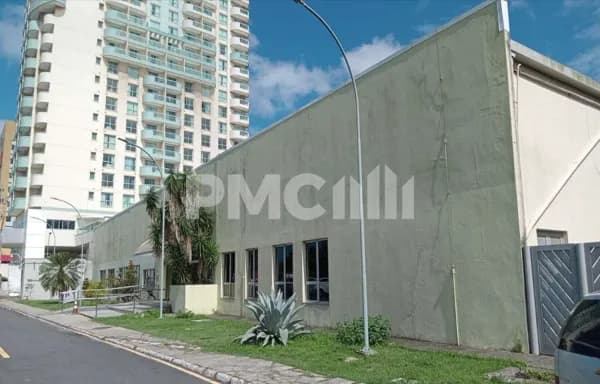 Prédio Comercial com Amplo Terreno em Macaé – Ideal para Empresas e Operações Técnicas