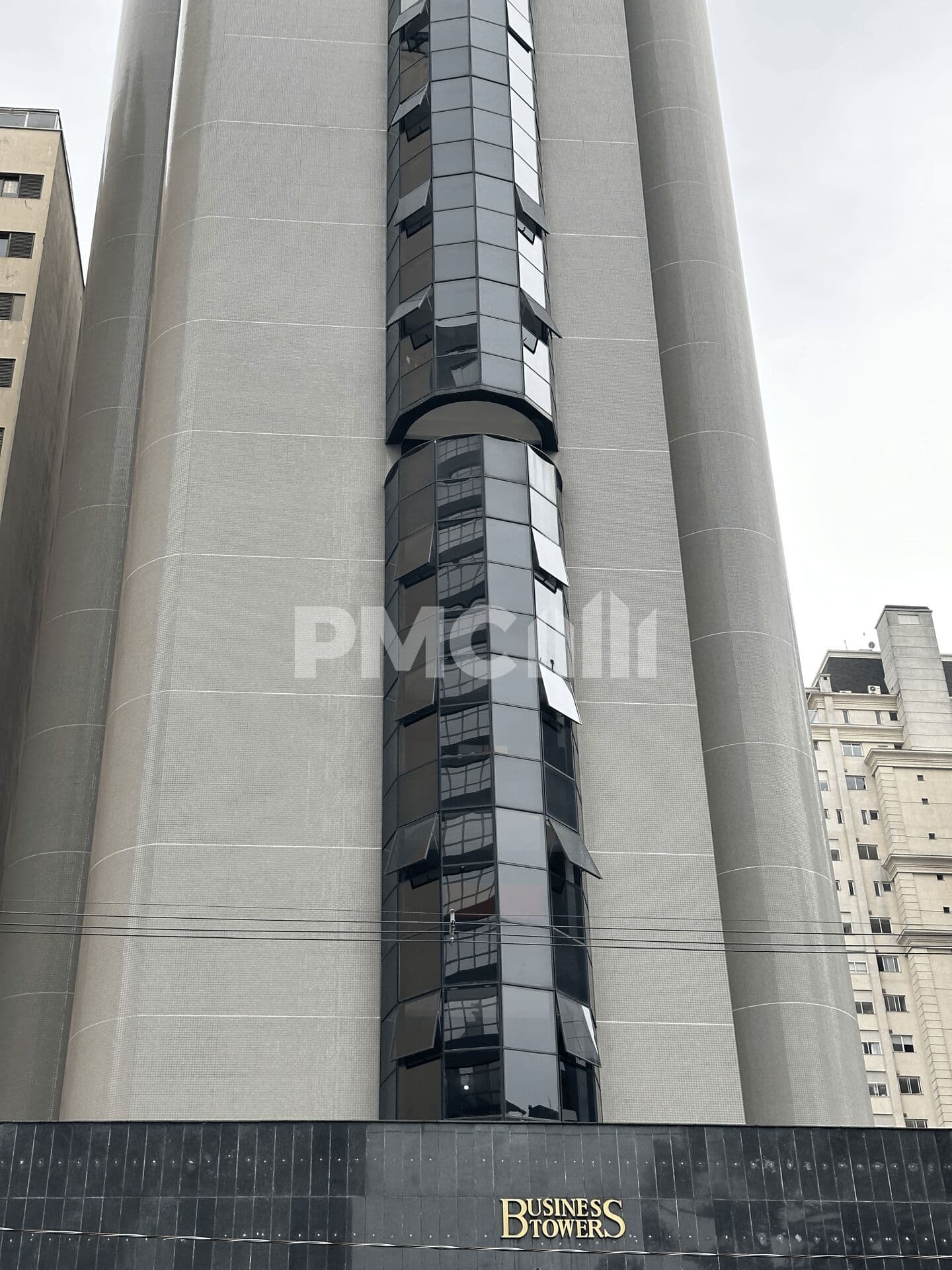 Escritório Comercial no Batel no Business Tower | Excelente planta e localização estratégica