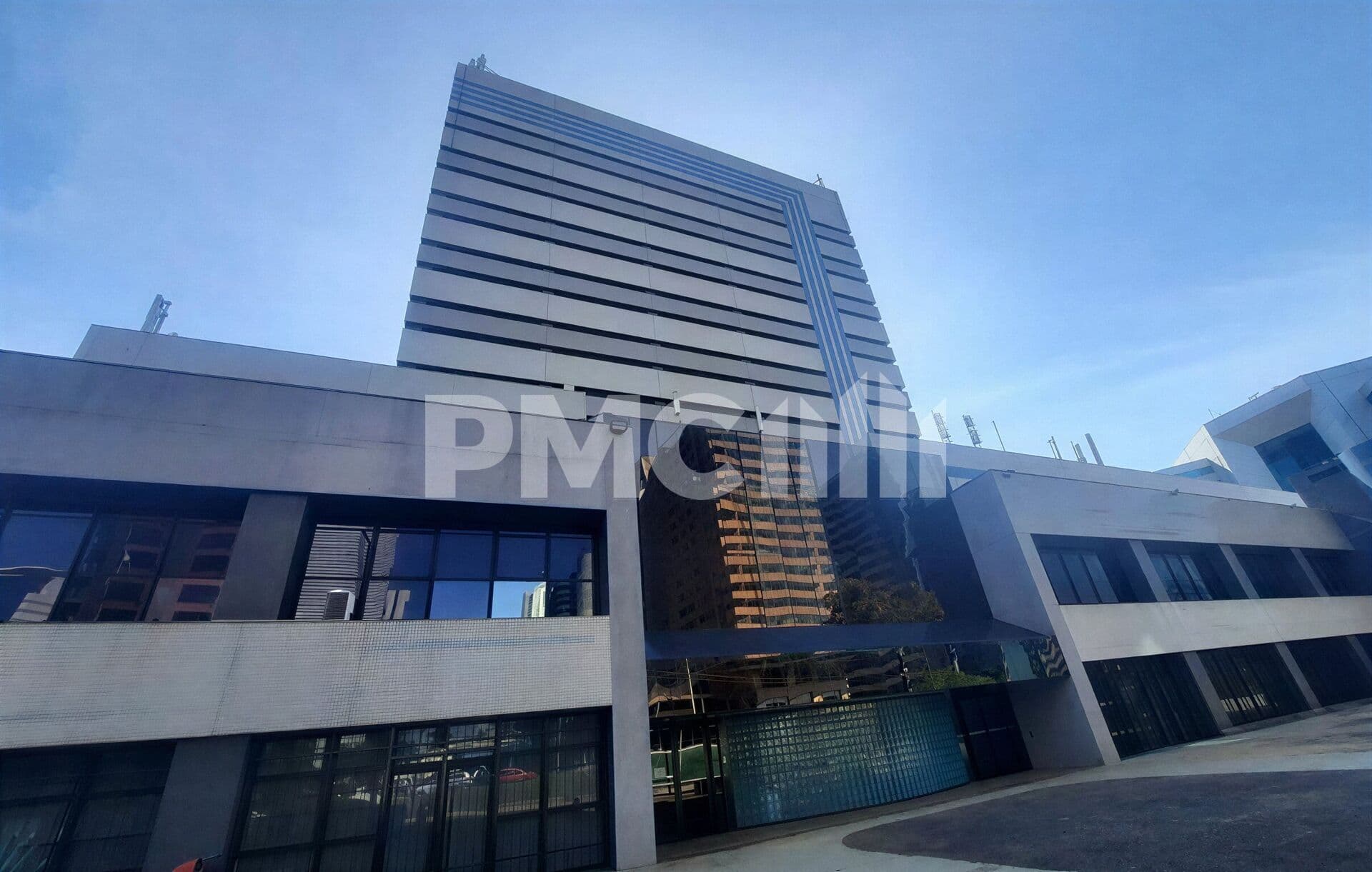 Sala Corporativa 225m² com 4 Vagas | Elevador Exclusivo | SCN Brasília