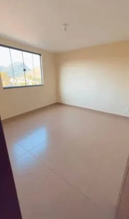 Casa ampla em vila tranquila e familiar