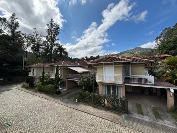 Casa de Condomínio em Petrópolis - Itaipava