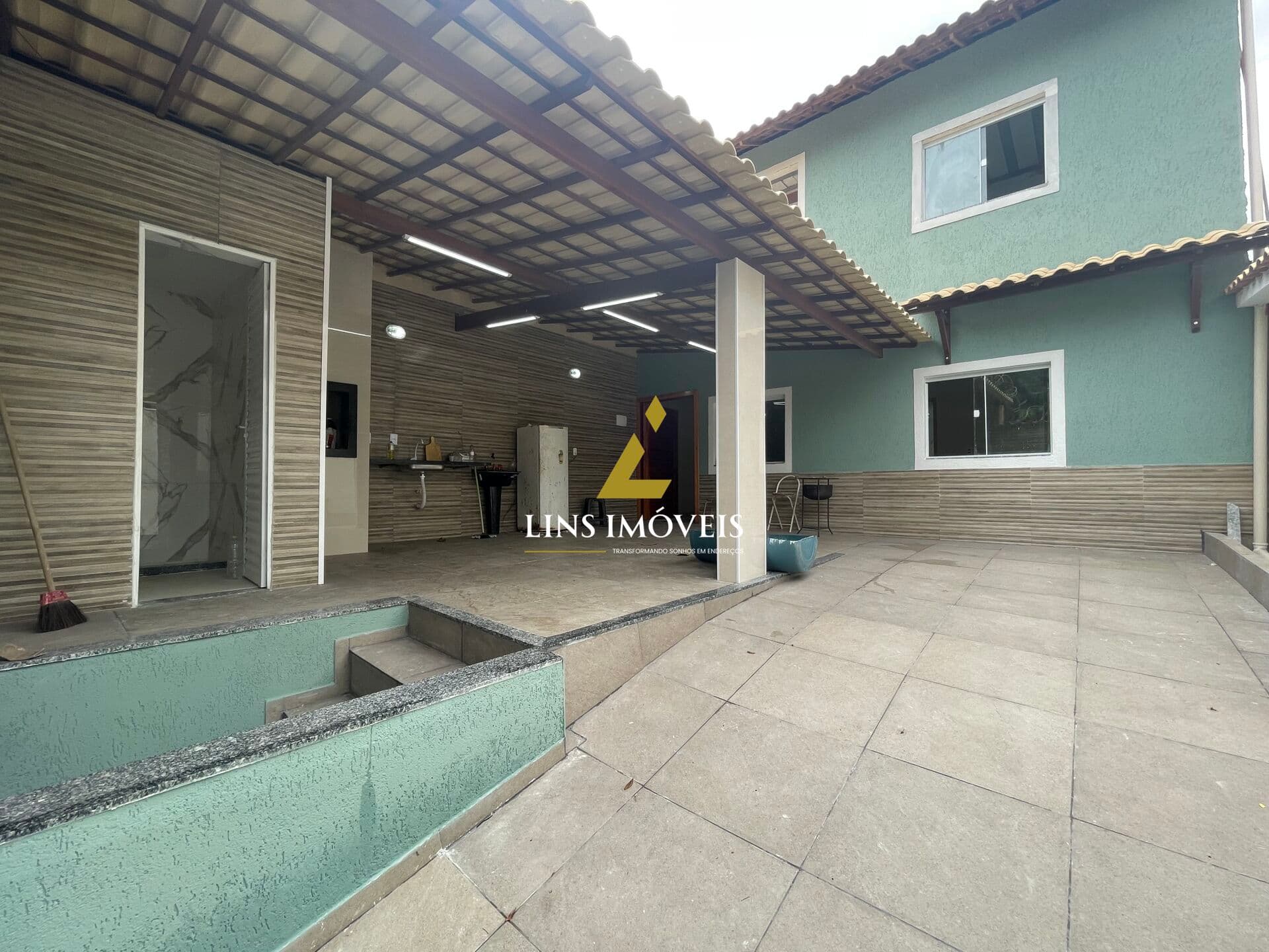 Casa à Venda na Rua Cerqueira Daltro, R$ 370.000,00, 2 quartos com suíte, vaga de garagem, Cascadura, RJ