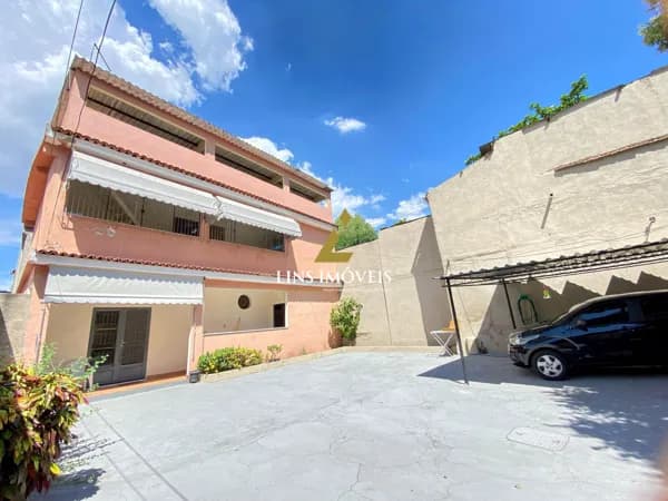 *Excelente Casa Triplex frente de Rua, c/ 259m², 03 quartos, 04 vagas de garagem, situada na Rua Bráulio Muniz - Abolição, RJ.*
