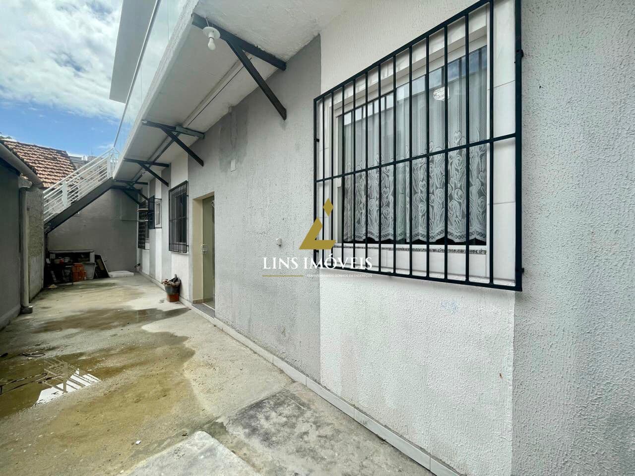 Apartamento térreo 75m² - 02 quartos, sala, cozinha, banheiro social, área de serviço externa, quintal amplo.