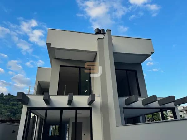 Sobrado de Alto Padrão com 204m² no Água Verde em Blumenau