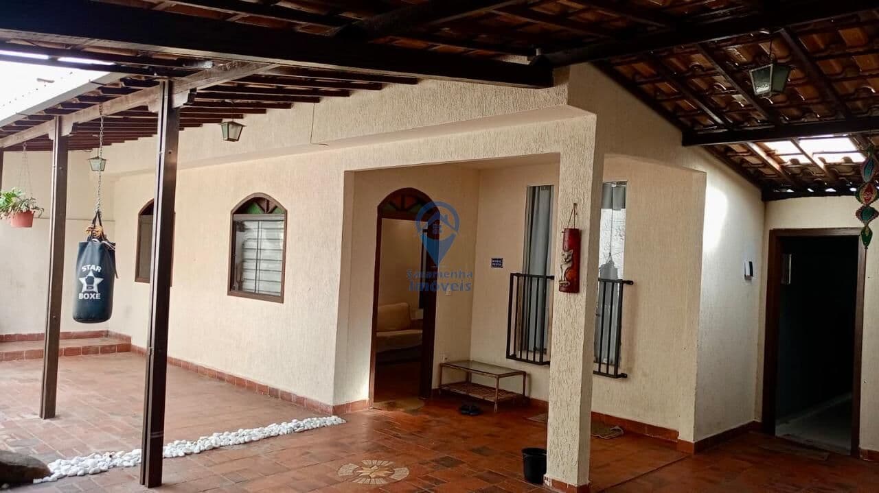 Linda Casa Estilo Colonial à Venda – Bairro Liberdade, Contagem 🏡