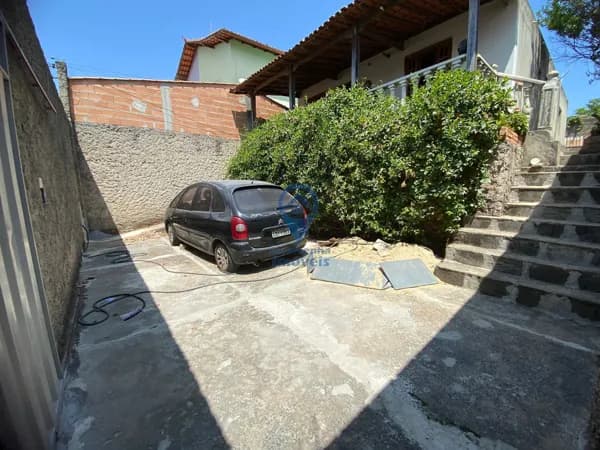 MARAVILHOSA CASA NO BAIRRO BELO VALE COMPOSTA POR 03 QUARTOS, SUITE, QUINTAL, VARANDA E VAGA DE GARAGEM.