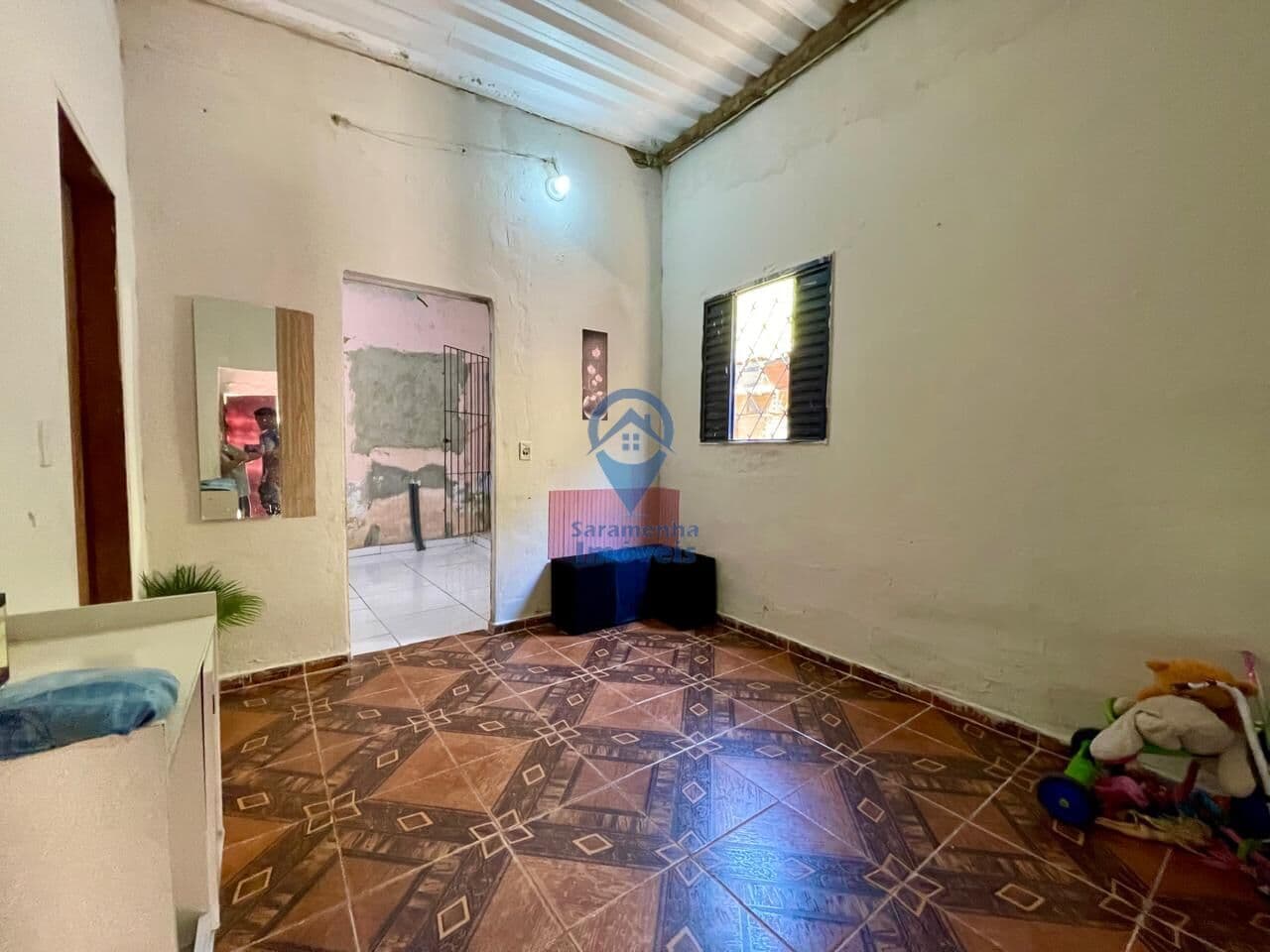 Casa simples no Bairro São Cosme de Baixo com quintal;