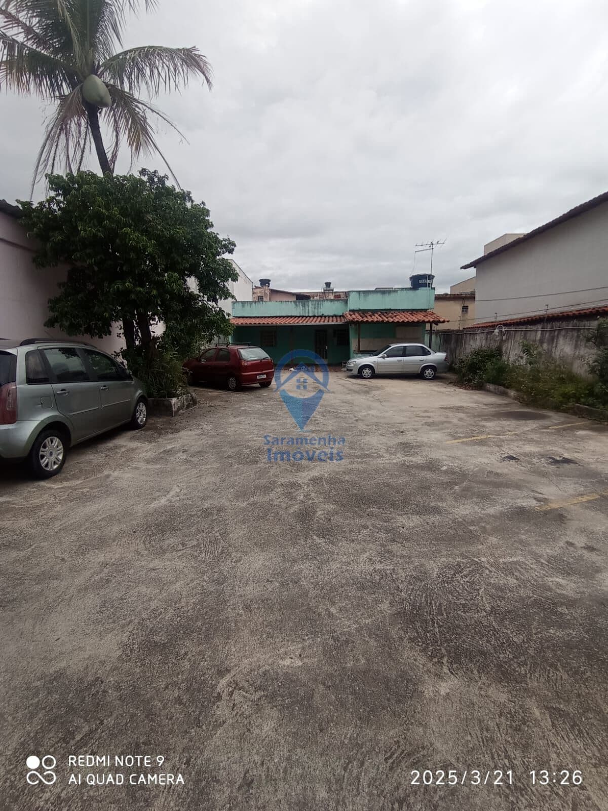 Casa no Bairro Tupi A, divisa com Avenida Furquim Werneck (área comercial)