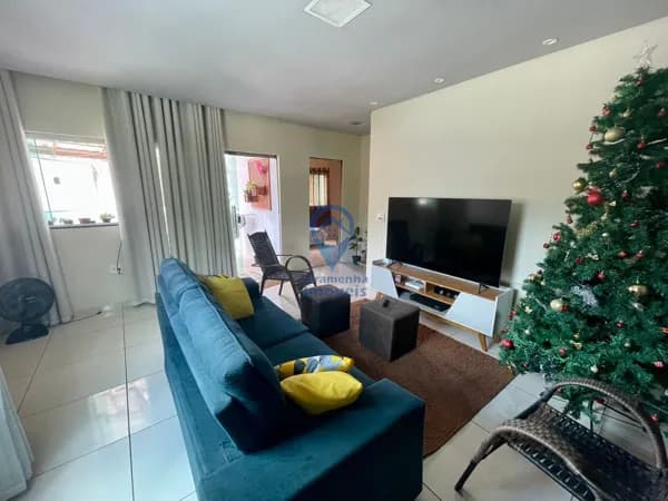 EXCELENTE OPORTUNIDADE DE CASA NO BAIRRO VALE DAS ACACIAS EM SANTA LUZIA, CASA DE DOIS PAVIMENTOS.