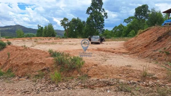 Terreno de 1.000m² no Condomínio Jardim Real — região de Ravena
