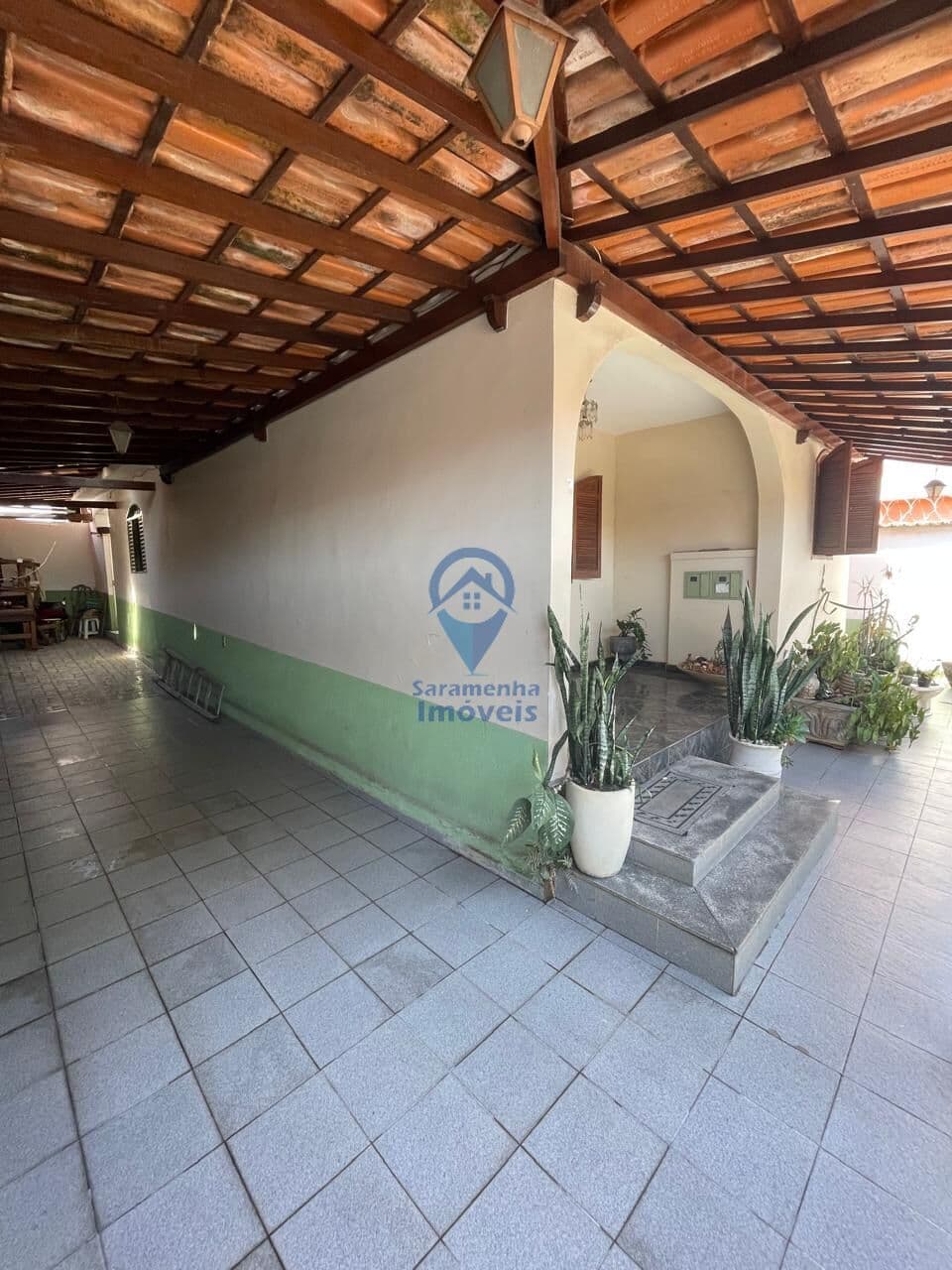 Casa colonial para venda no bairro Tupi B
