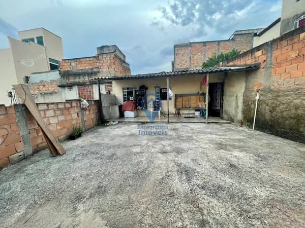 CASA NO TUPI, 02 QUA, ÁREA EXTERNA E VAGA DE GARAGEM.