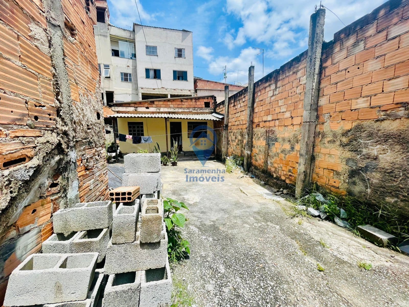 Casa no Bairro Paulo VI em Belo Horizonte - MG.