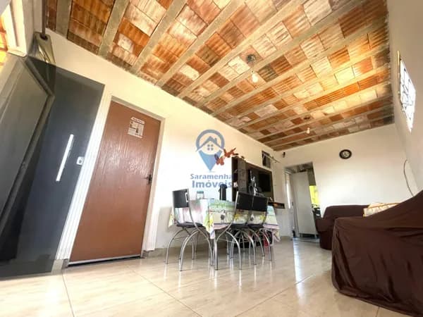Imóvel de dois pavimentos a venda no bairro Florença.