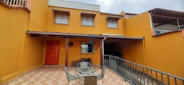Uma linda casa na parte principal do Bairro Ribeiro de Abreu em BH.