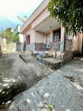 Casa Antiga com Quintal Amplo- Bairro Heliópolis – Paralela à Av. Cristiano Machado.