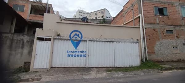EXCELENTE CASA COM LOTE DE APROXIMADAMENTE 410m² NO BAIRRO FREI LEOPOLDO