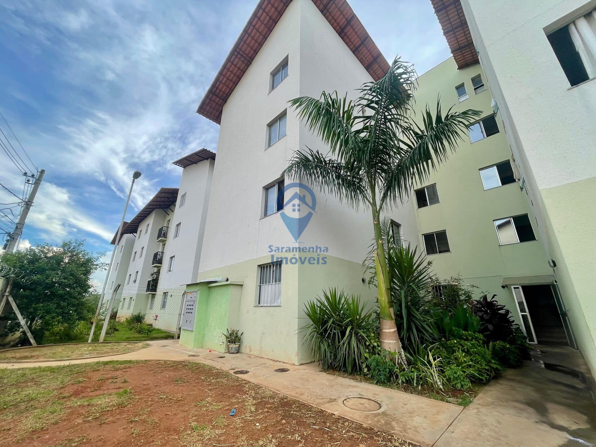Apartamento no 4º andar, localizado na região do Planalto.