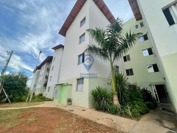Apartamento no 4º andar, localizado na região do Planalto.