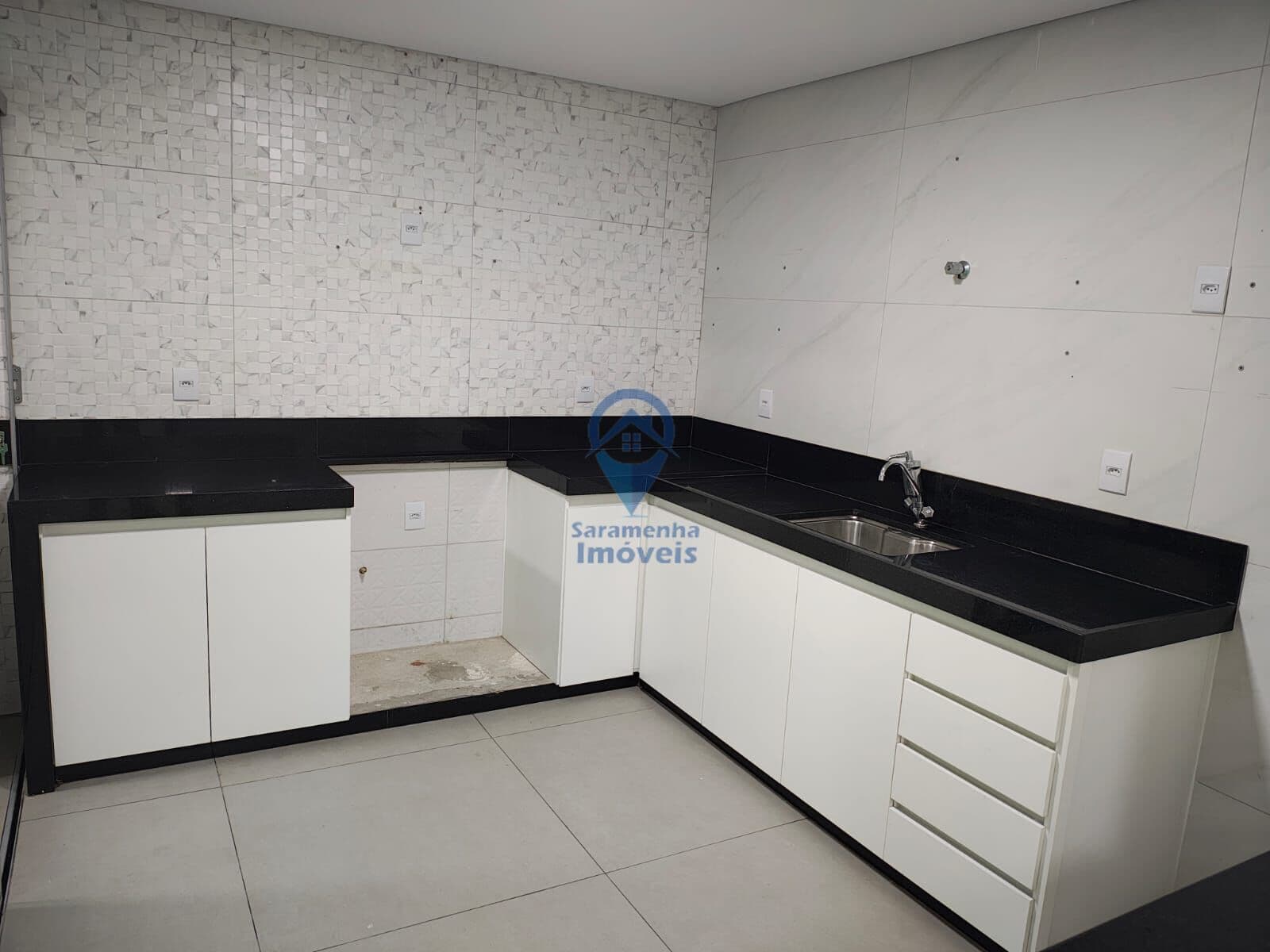 Oportunidade - Casa Geminada Bairro Santa Mônica, BH - MG.