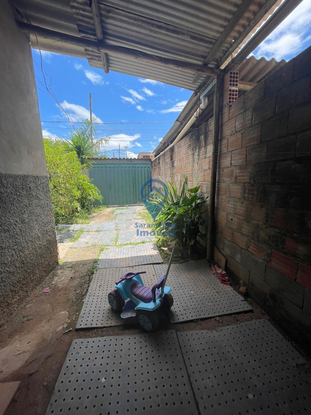 EXCELENTE OPORTUNIDADE DE IMÓVEL NO BAIRRO VILA IRIS, 02 QUA, QUINTAL E 03 VAGA DE GARAGEM.
