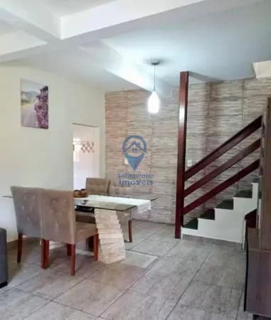 EXCELENTE CASA DE 03 QUA, SUITE, QUINTAL E 03 VAGAS DE GARAGEM.