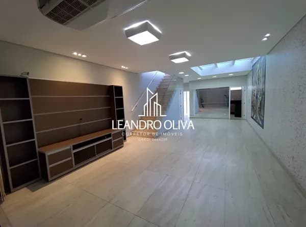 🏡 Ipiranga | Sobrado Alto Padrão – 3 Dormitórios | 2 Suítes | 2 Vagas | 220m² Construídos