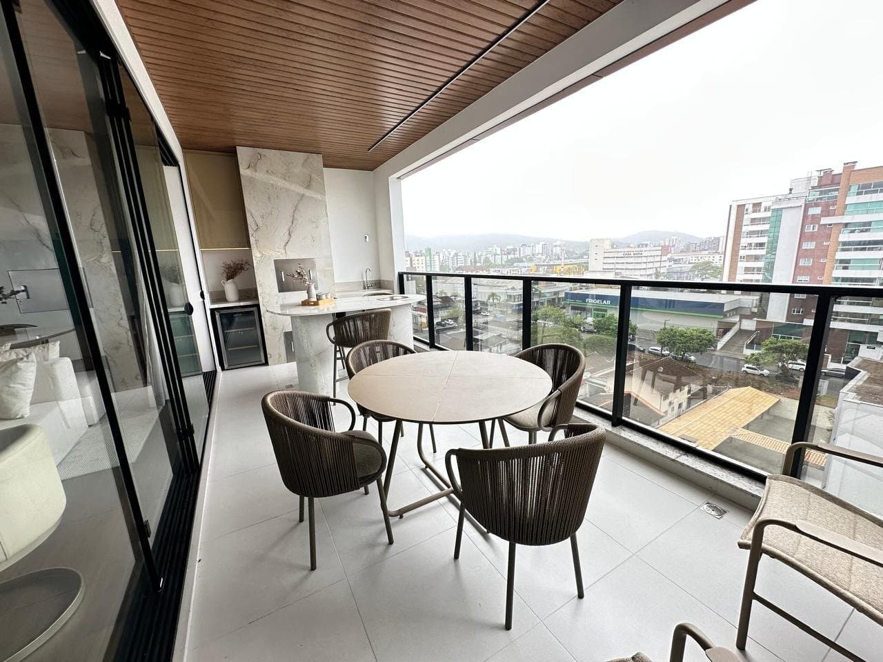 Apartamento Alto Padrão com 3 Suítes e Varanda Gourmet no Santo Antônio – Joinville/SC