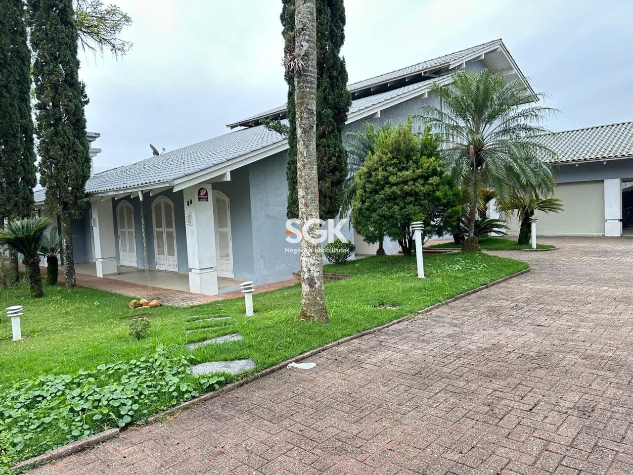 Casa de Alto Padrão com 4 Suítes e 6 Vagas no Bairro Floresta – Joinville/SC