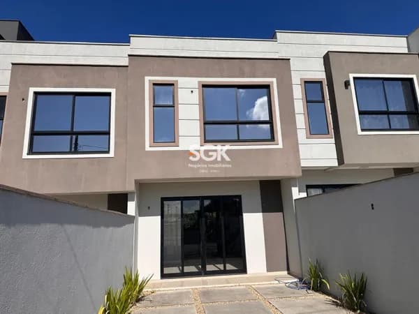 Sobrado com amplo terreno e 2 vagas no Itaum – ideal para sua família viver com conforto