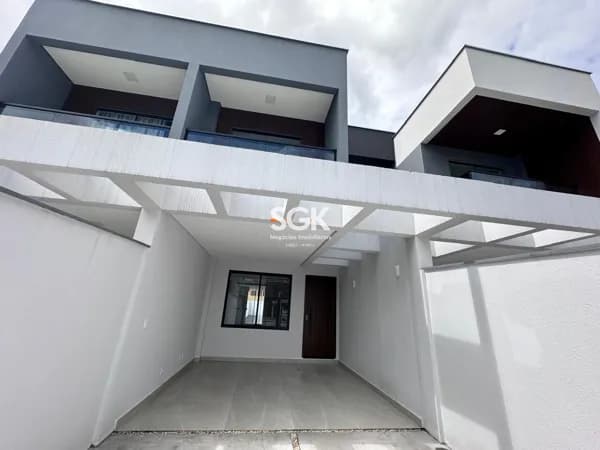 Sobrado Geminado Novo com Quintal Amplo no Bom Retiro – Joinville/SC